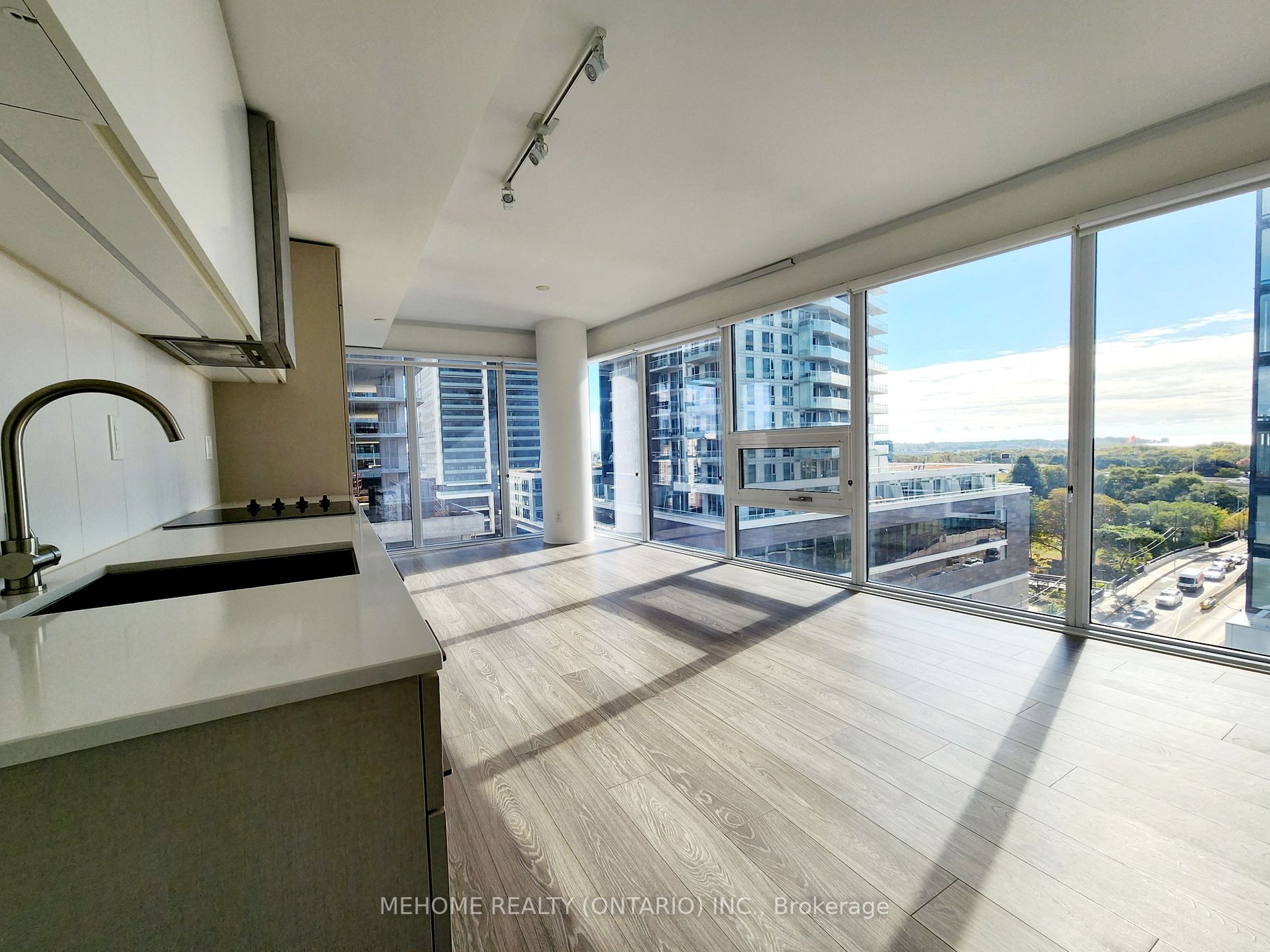 19 Western Battery Rd, #806