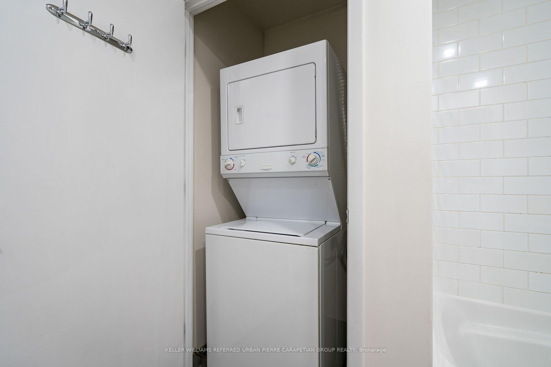 60 Bathurst Street, #PH 1008