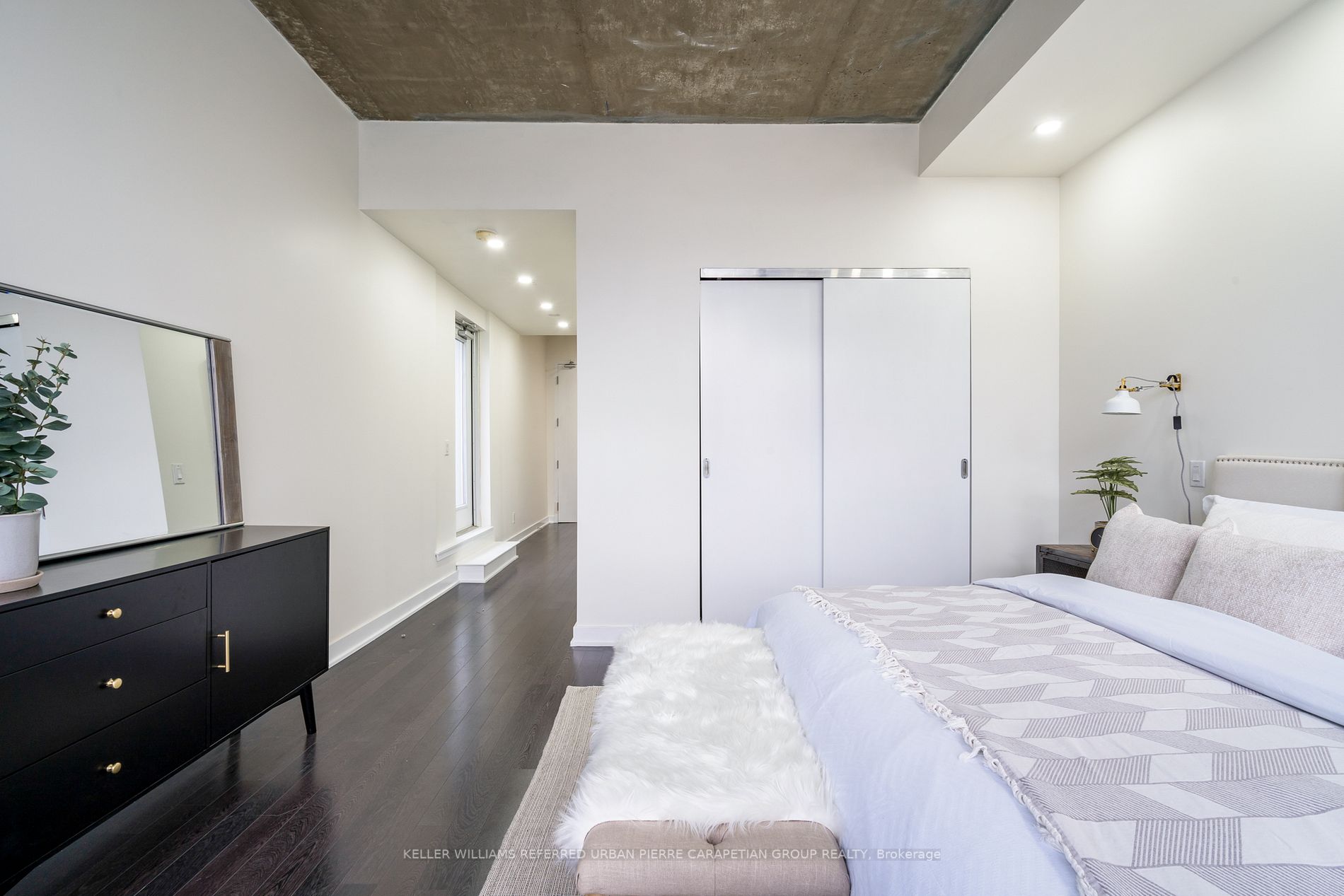 60 Bathurst Street, #PH 1008