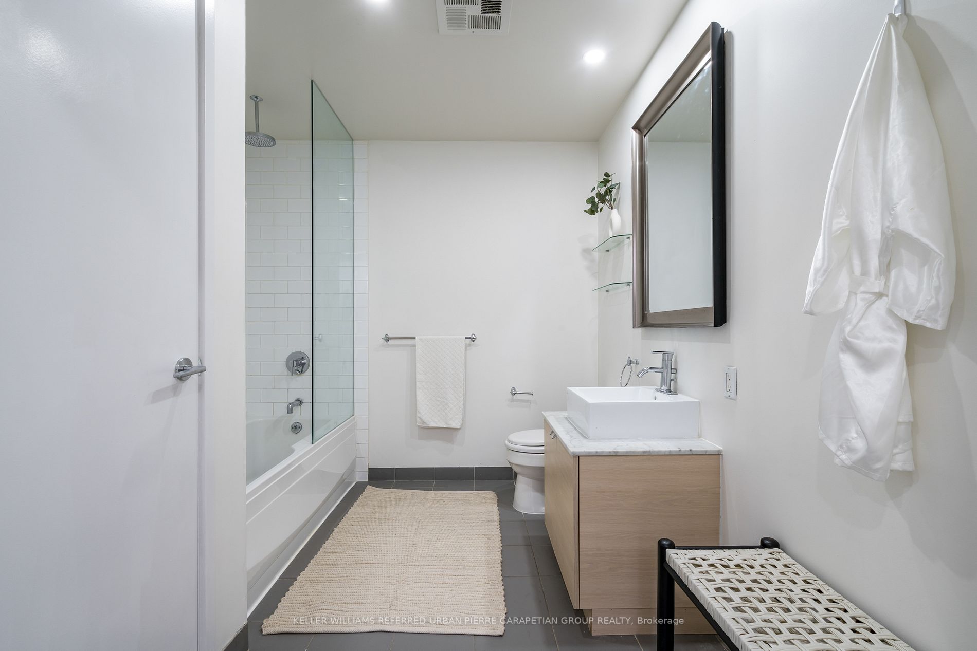 60 Bathurst Street, #PH 1008