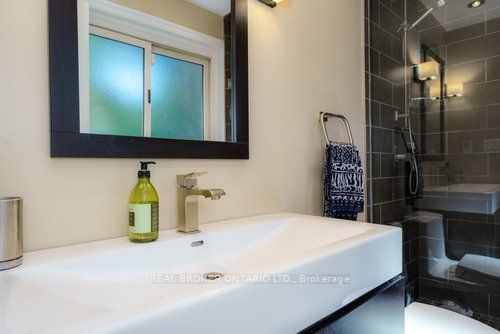 21 Sunnydene Cres