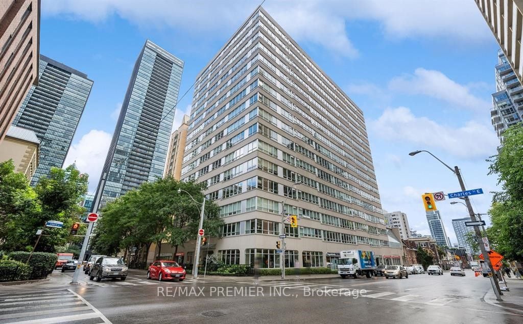71 Charles St E, #302
