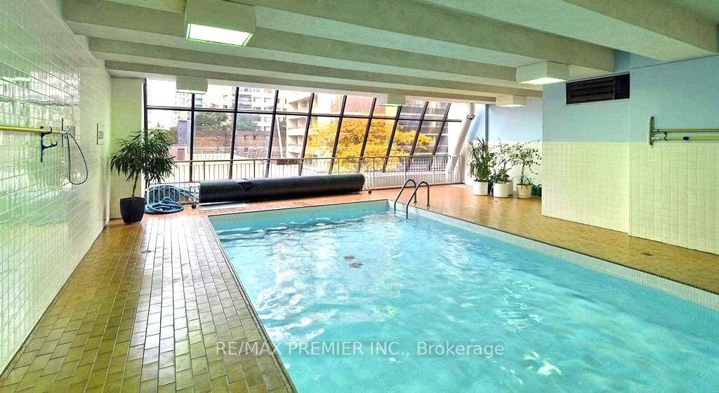 71 Charles St E, #302