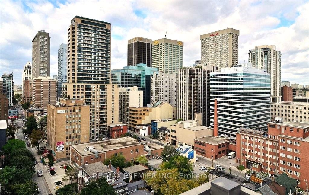 71 Charles St E, #302