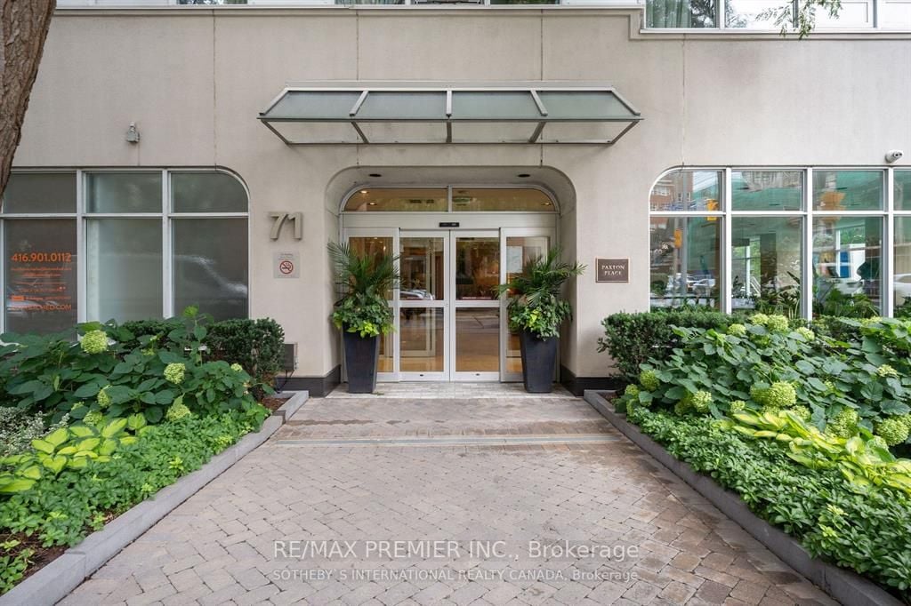 71 Charles St E, #302