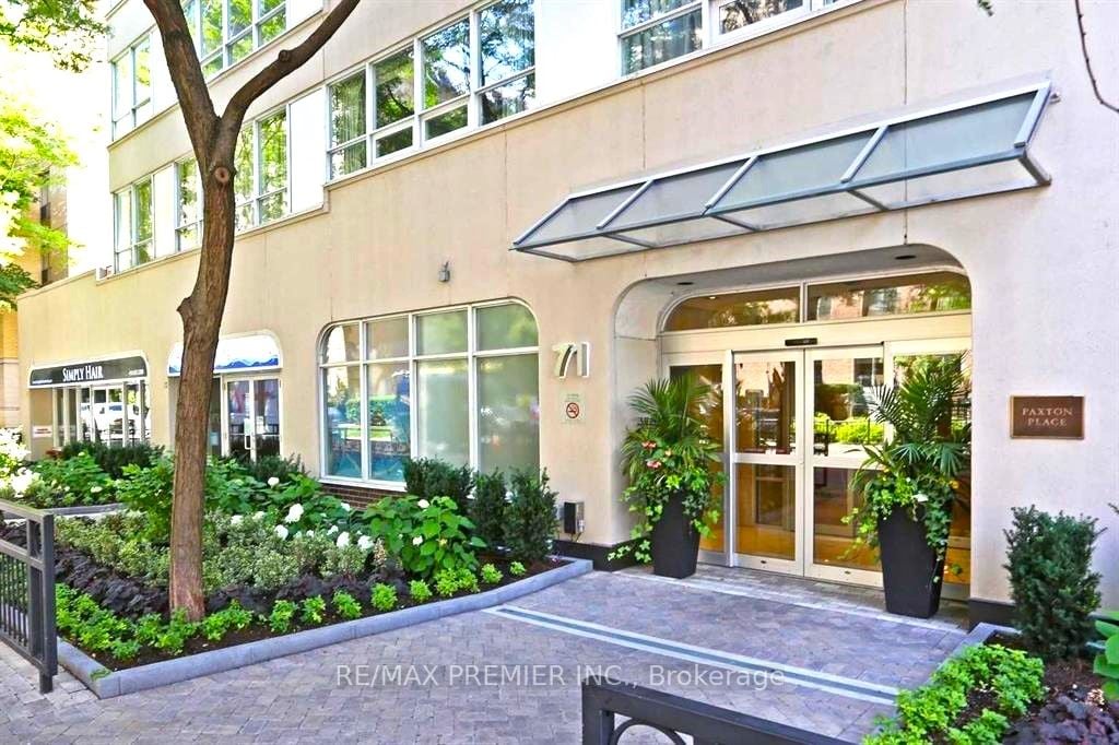 71 Charles St E, #302