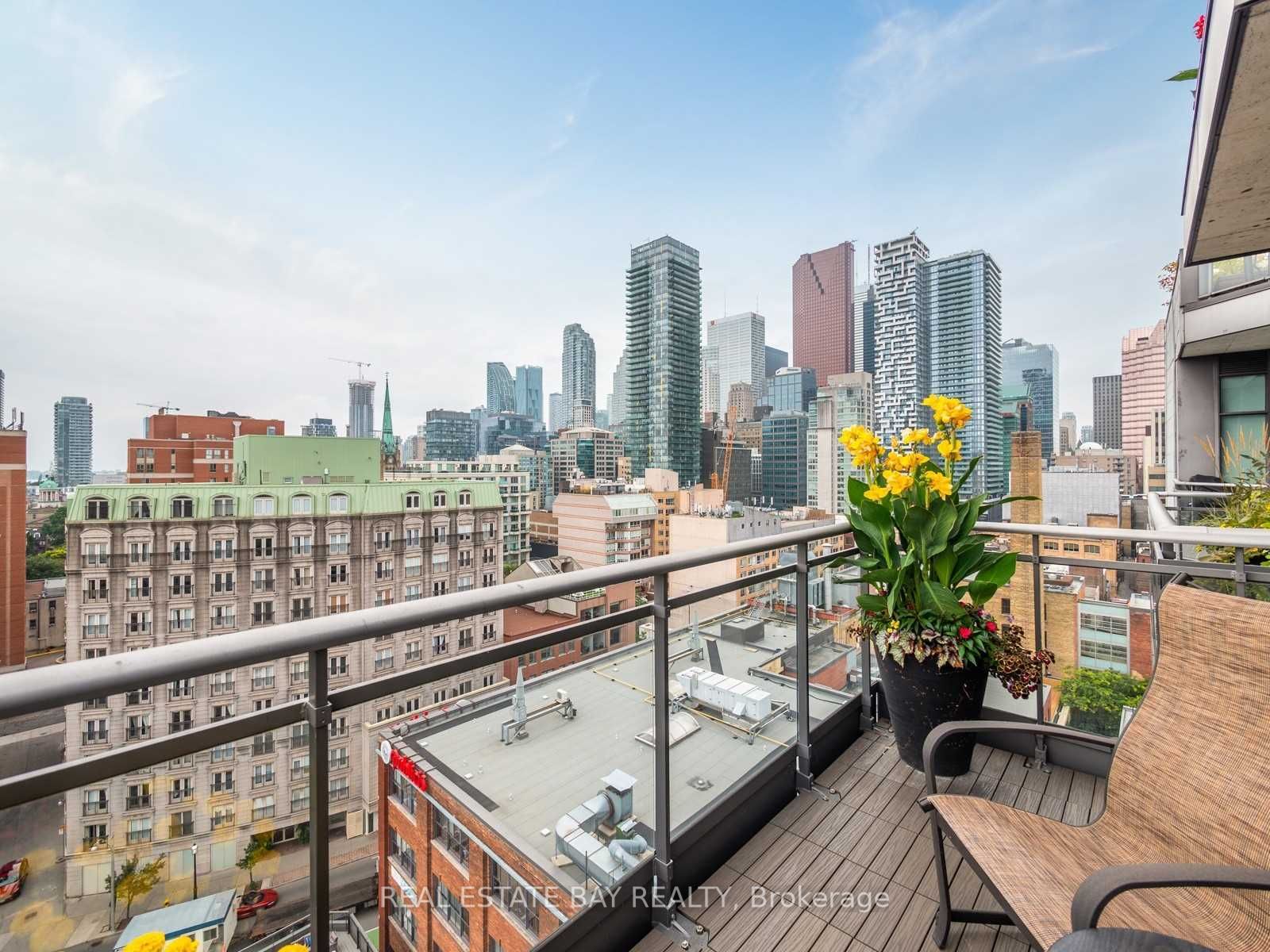 127 Queen St E, #Ph 2