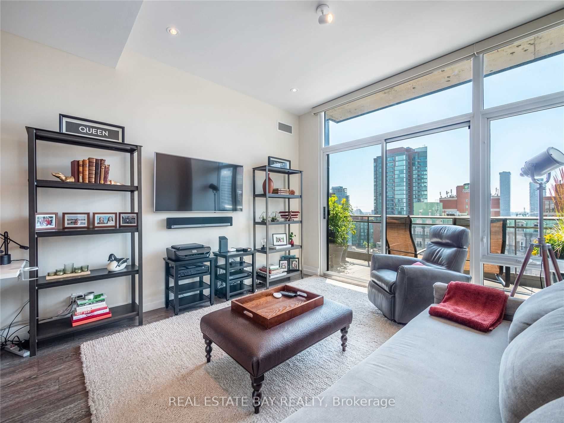 127 Queen St E, #Ph 2