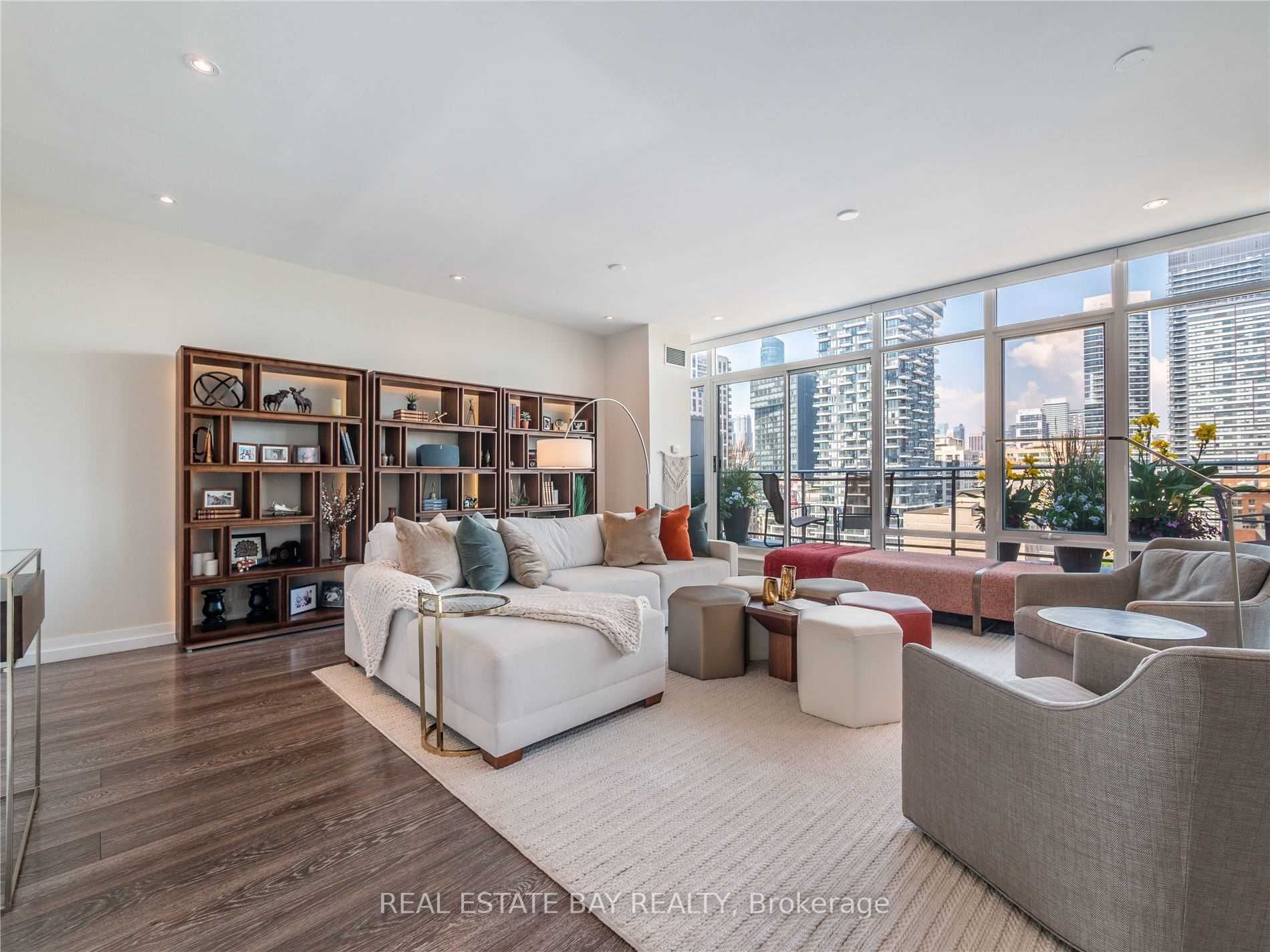 127 Queen St E, #Ph 2