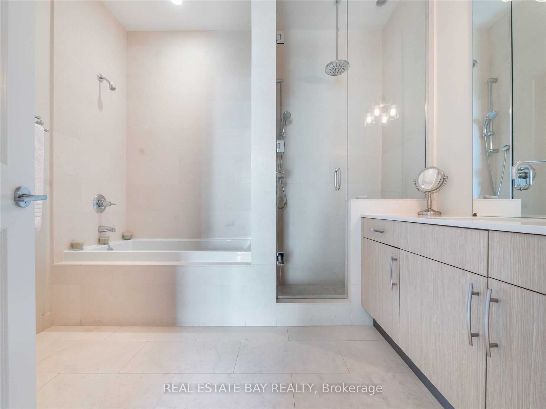 127 Queen St E, #Ph 2