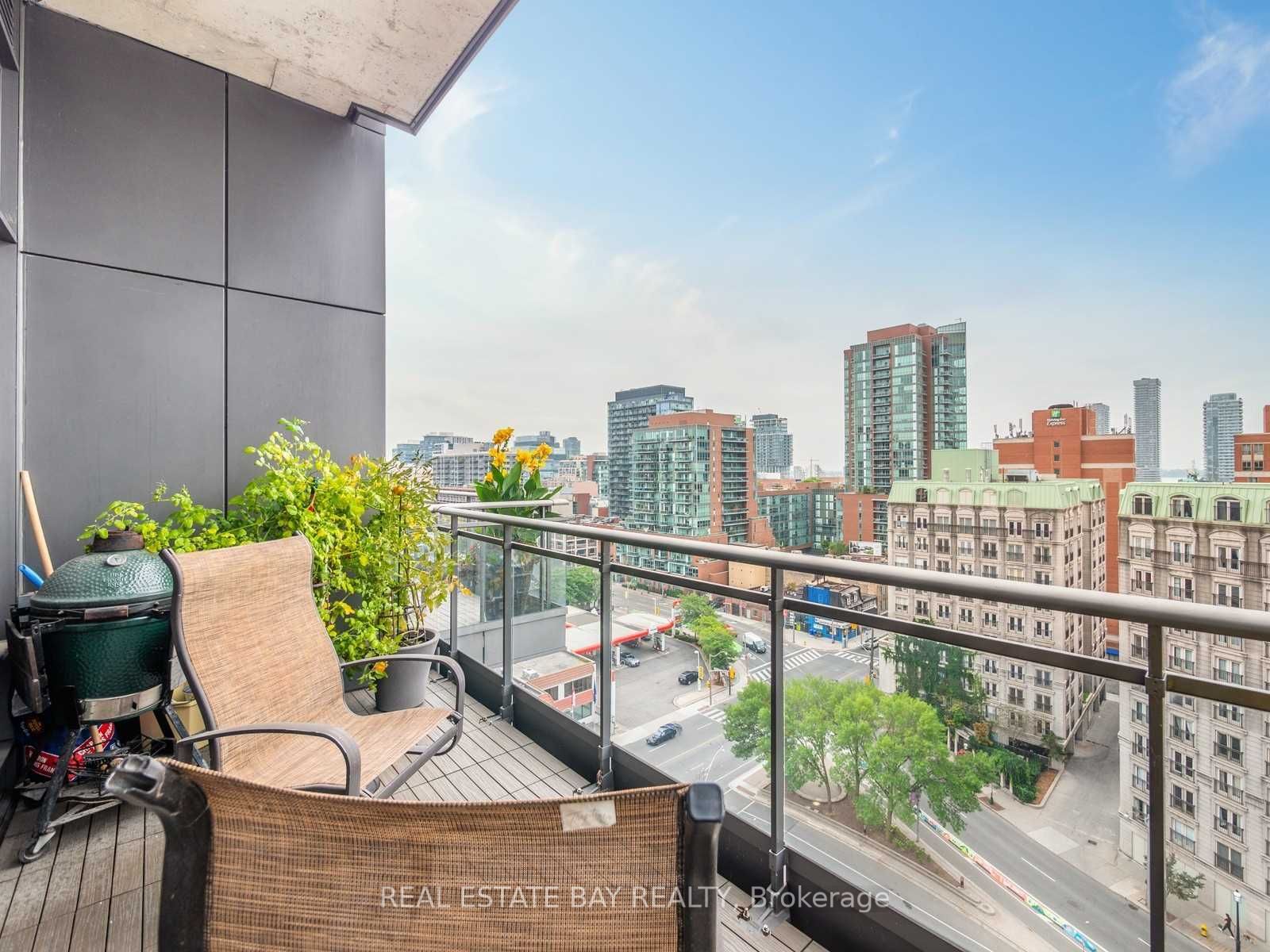 127 Queen St E, #Ph 2