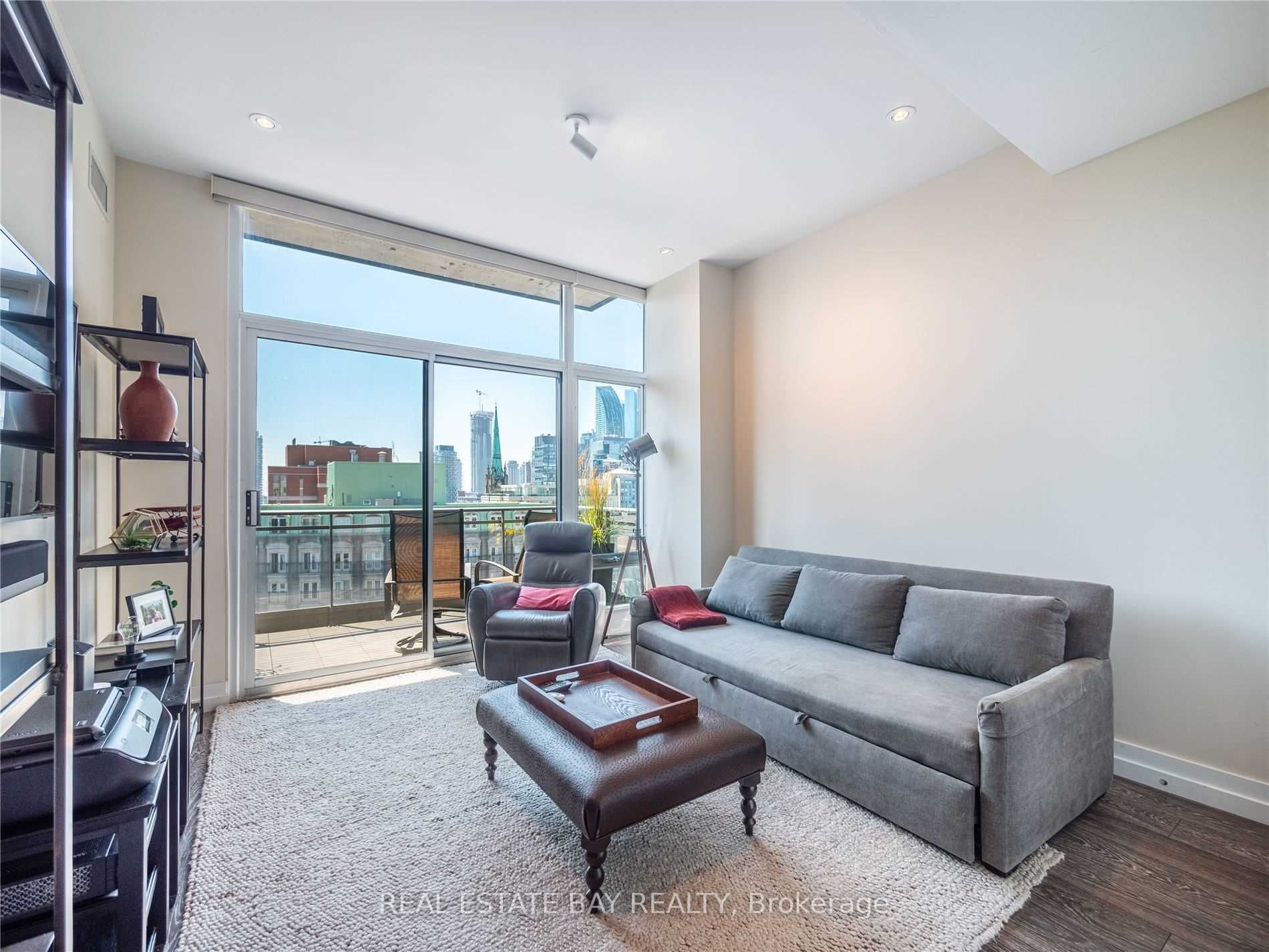 127 Queen St E, #Ph 2