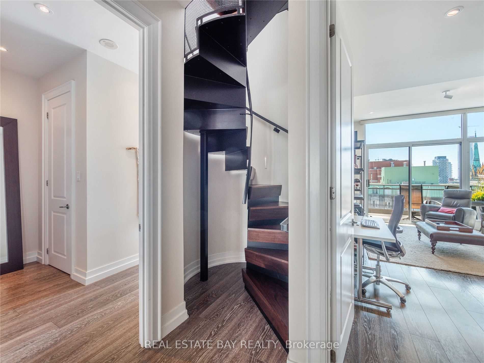 127 Queen St E, #Ph 2