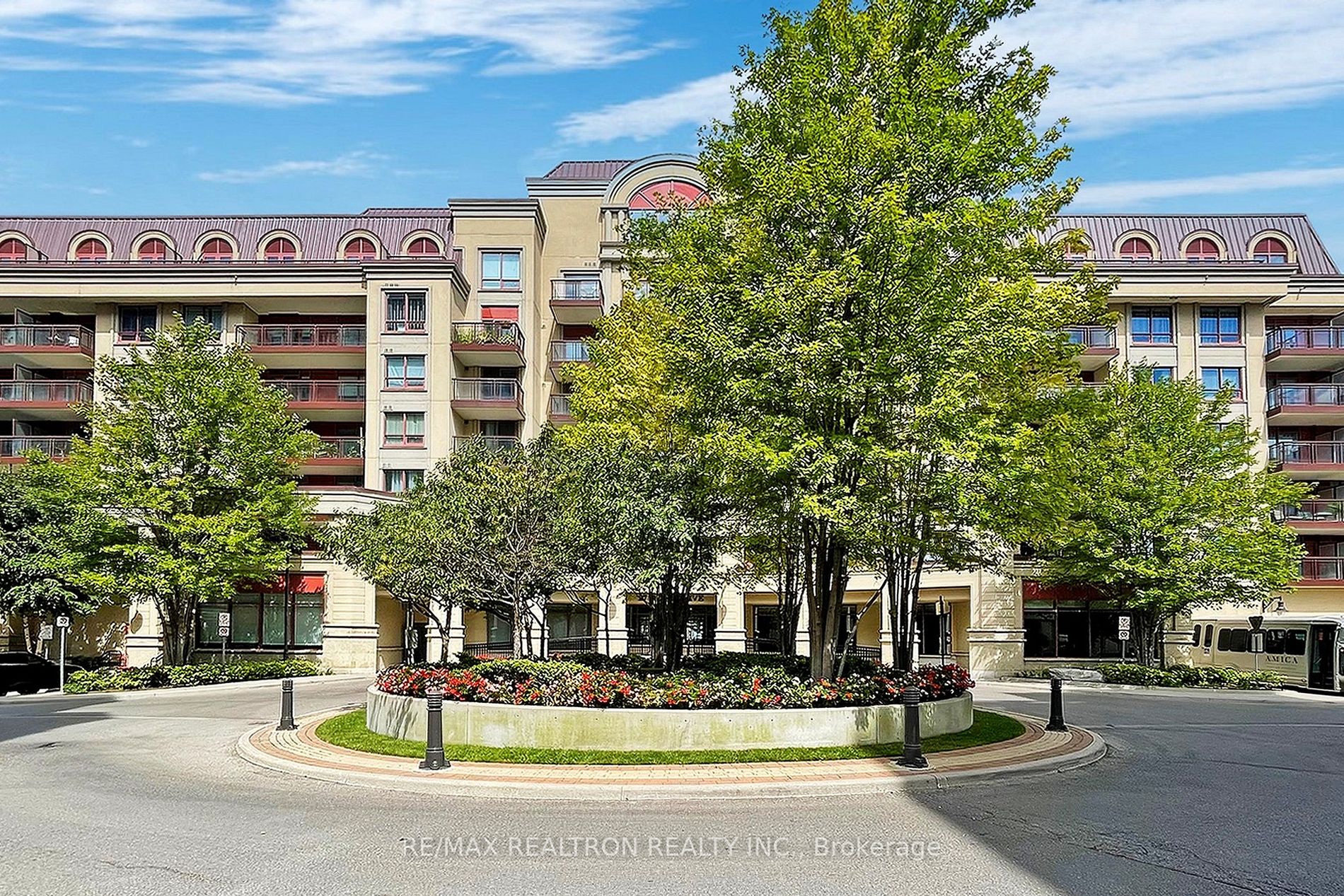 27 Rean Dr, #205