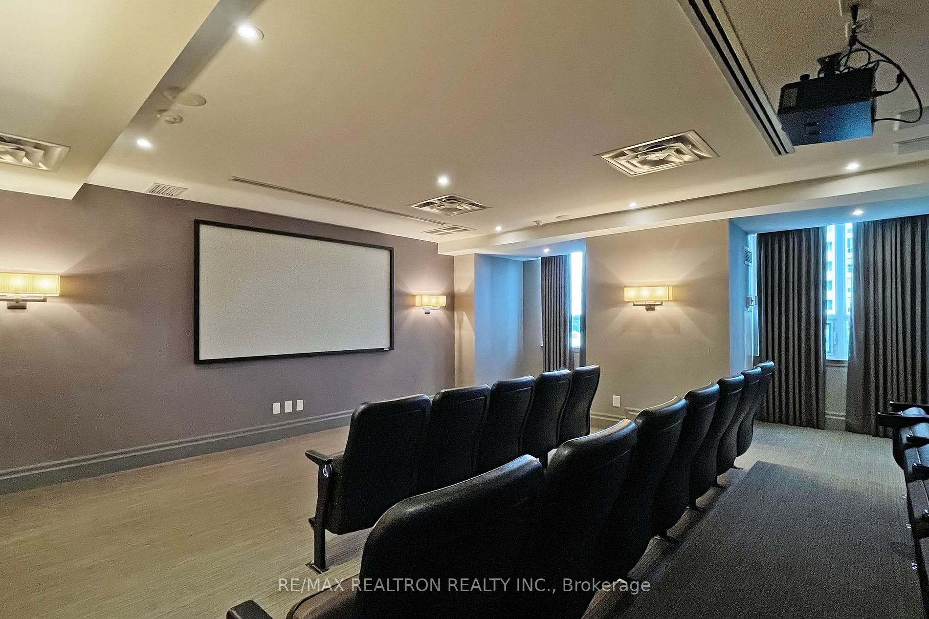 27 Rean Dr, #205