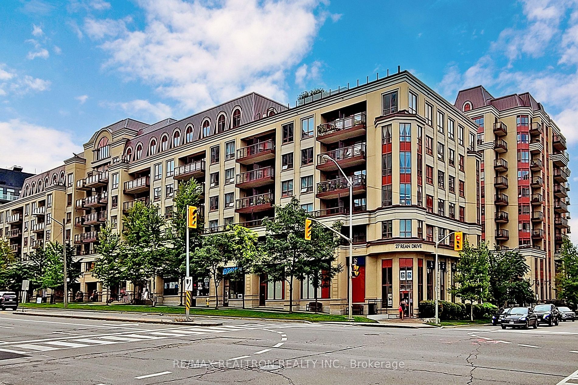 27 Rean Dr, #205