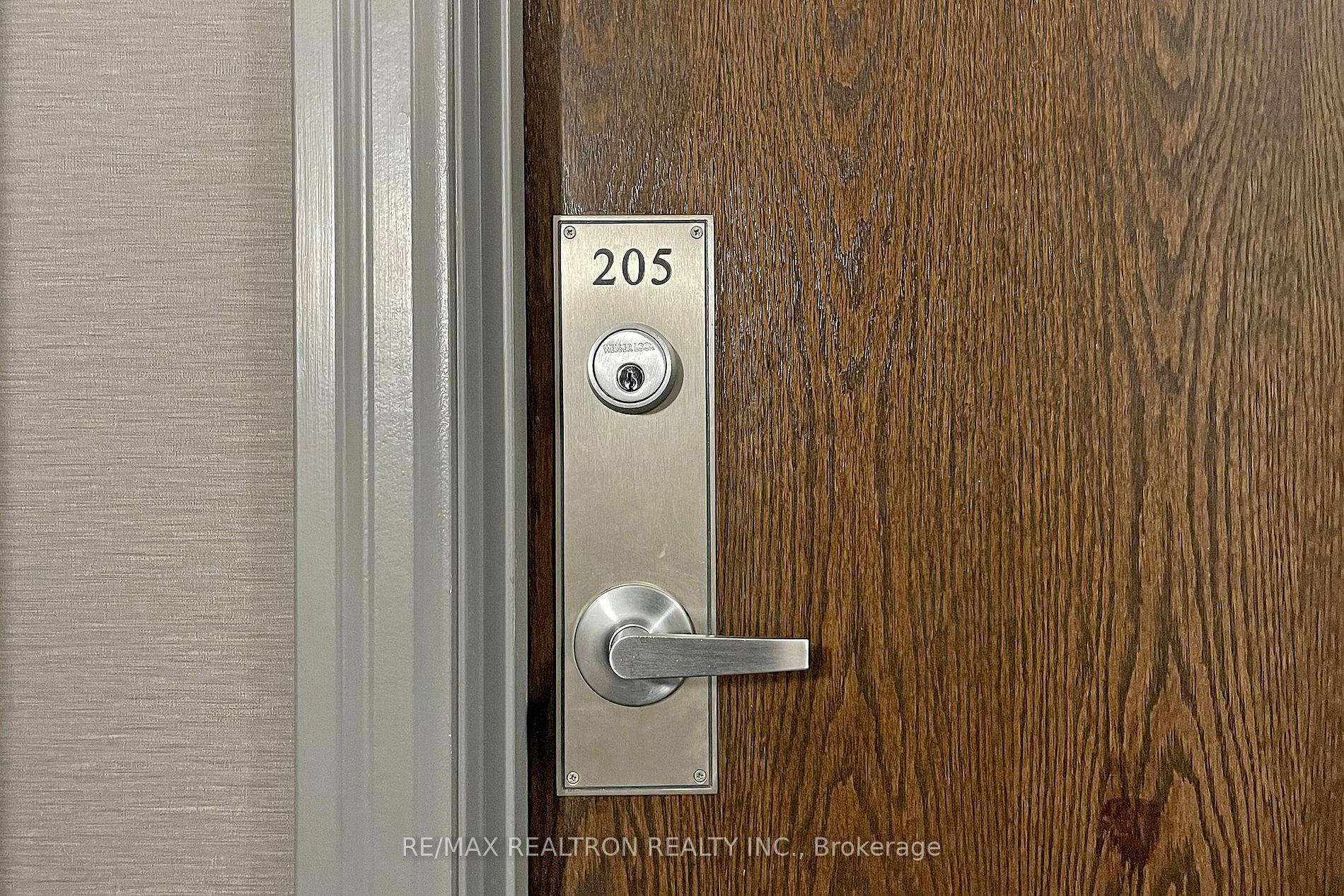 27 Rean Dr, #205