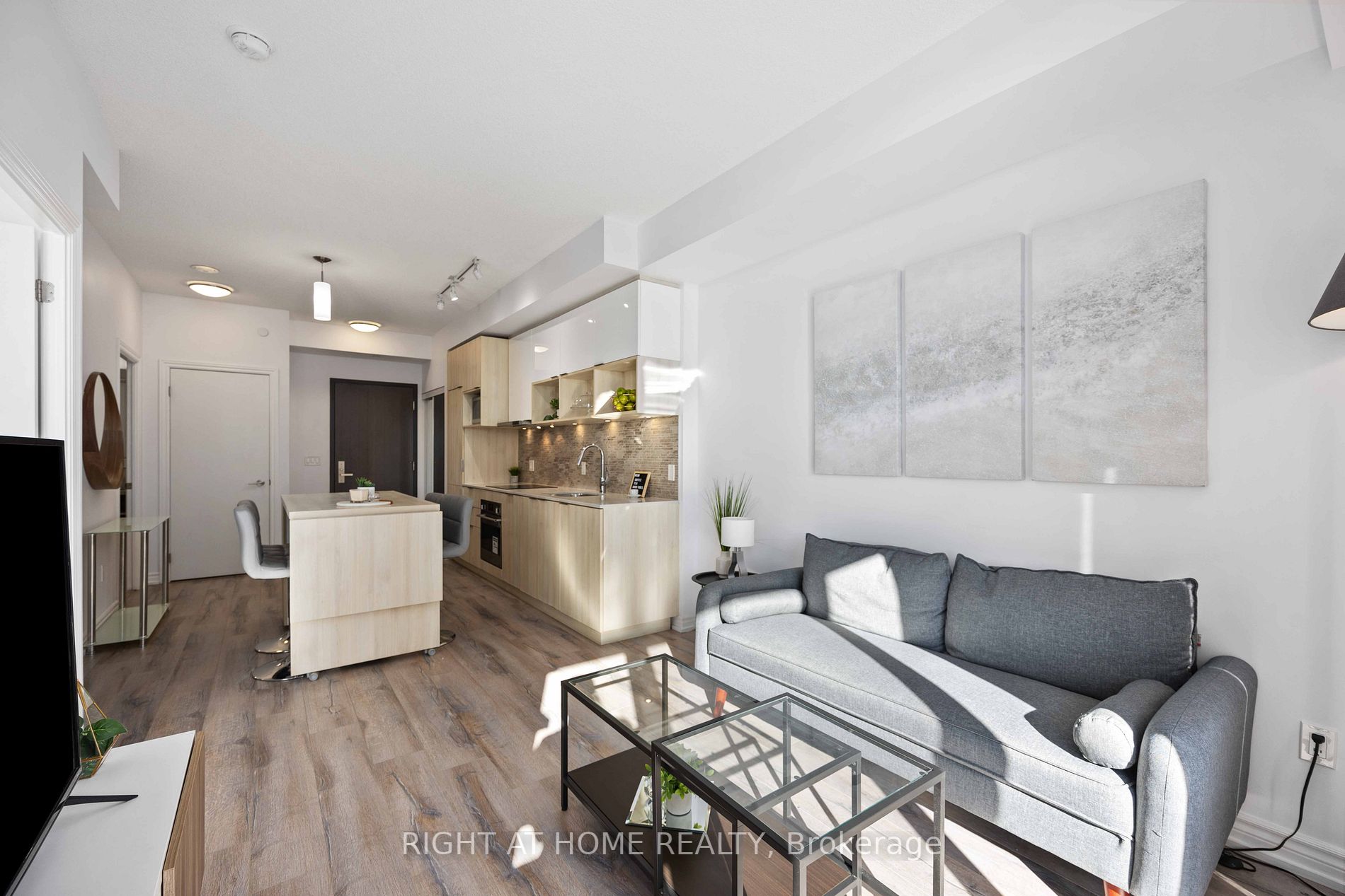 52 Forest Manor Rd, #406
