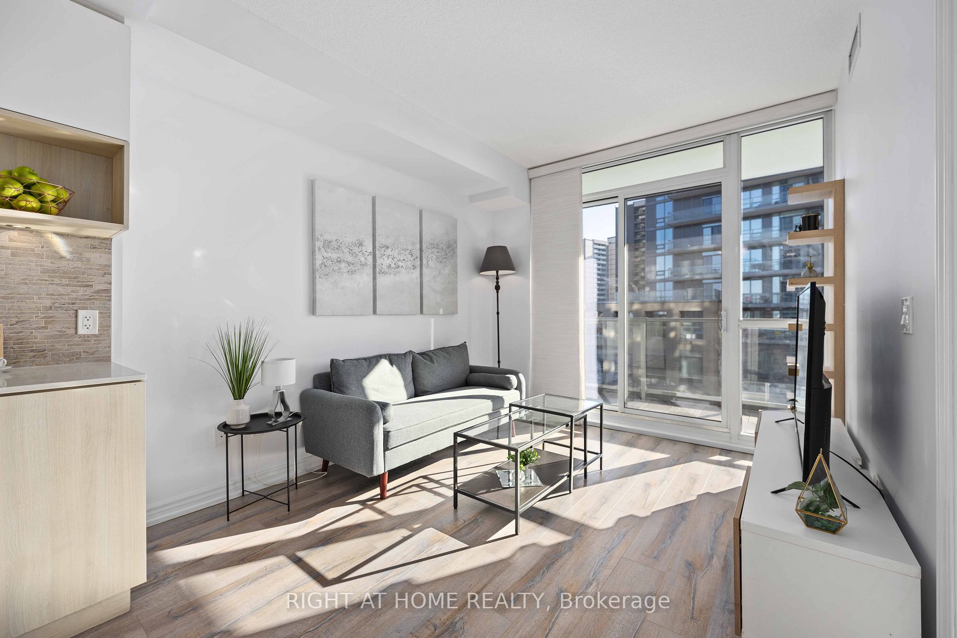 52 Forest Manor Rd, #406