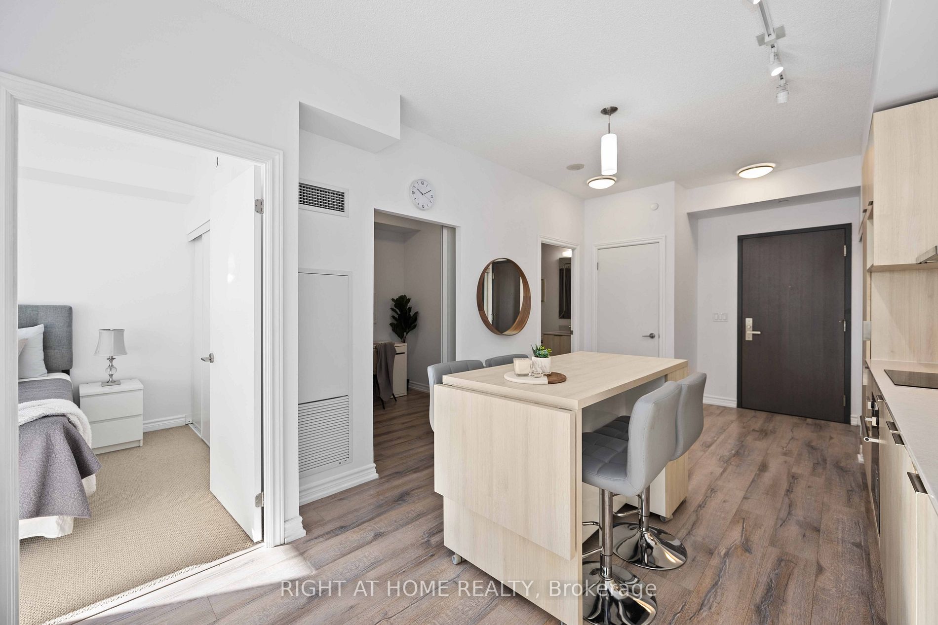 52 Forest Manor Rd, #406