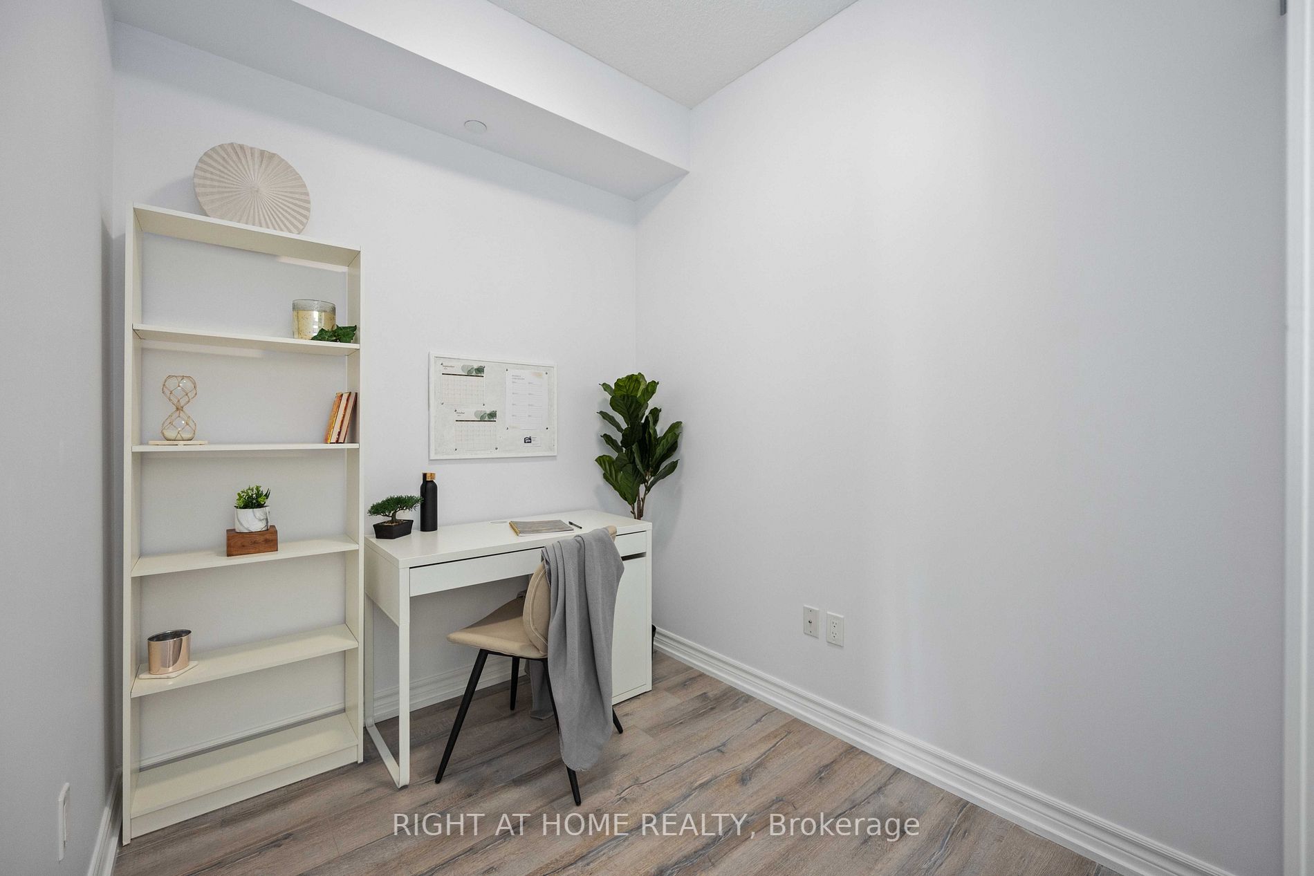 52 Forest Manor Rd, #406