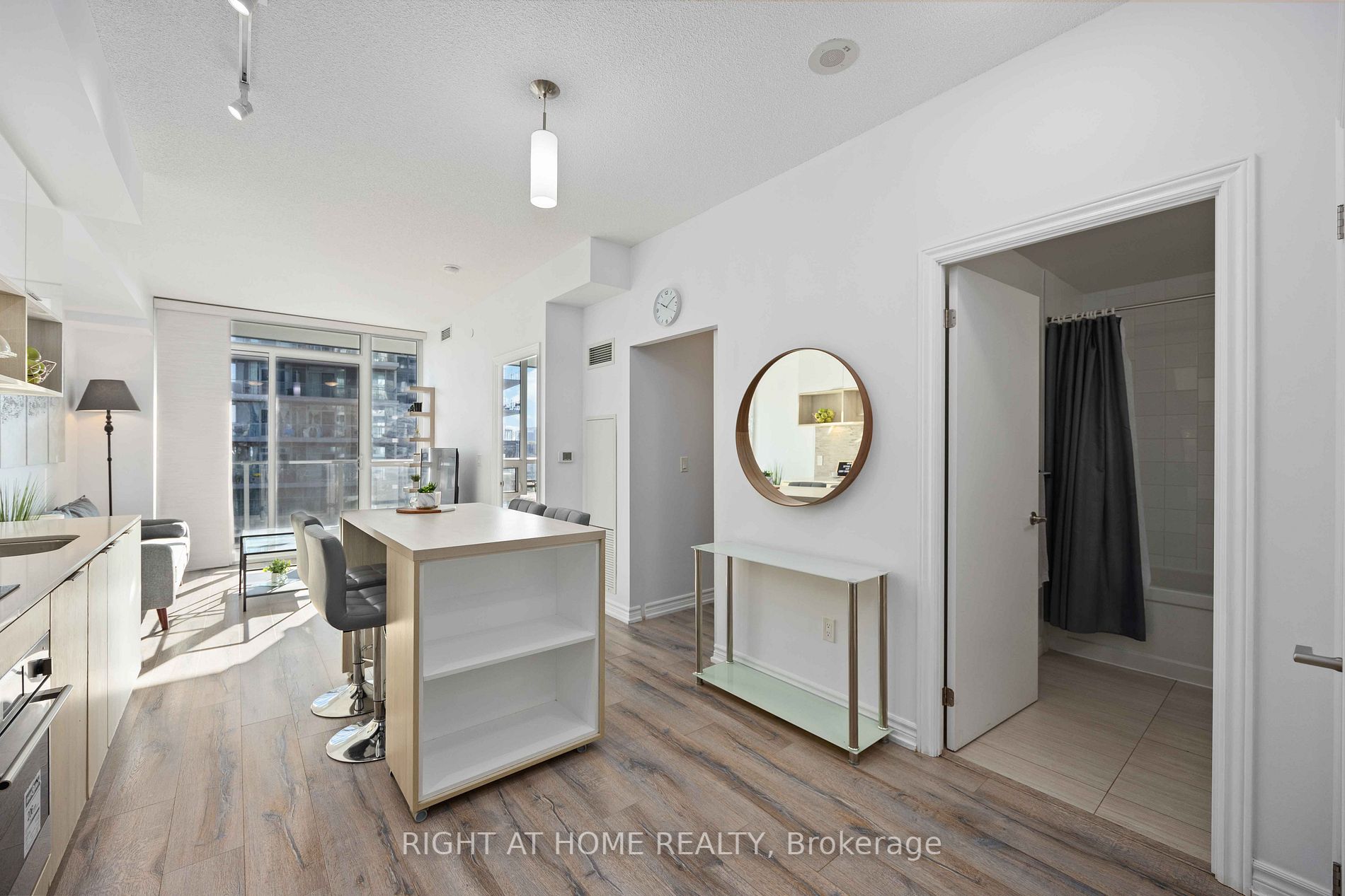 52 Forest Manor Rd, #406