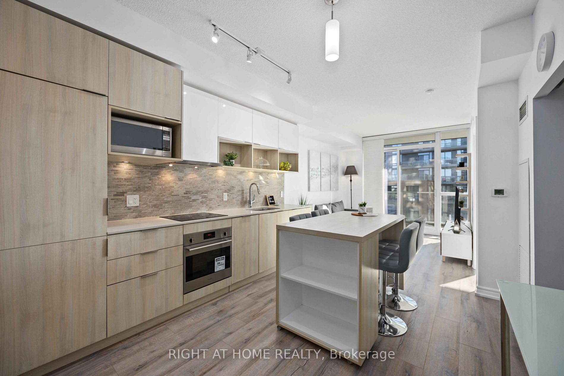 52 Forest Manor Rd, #406