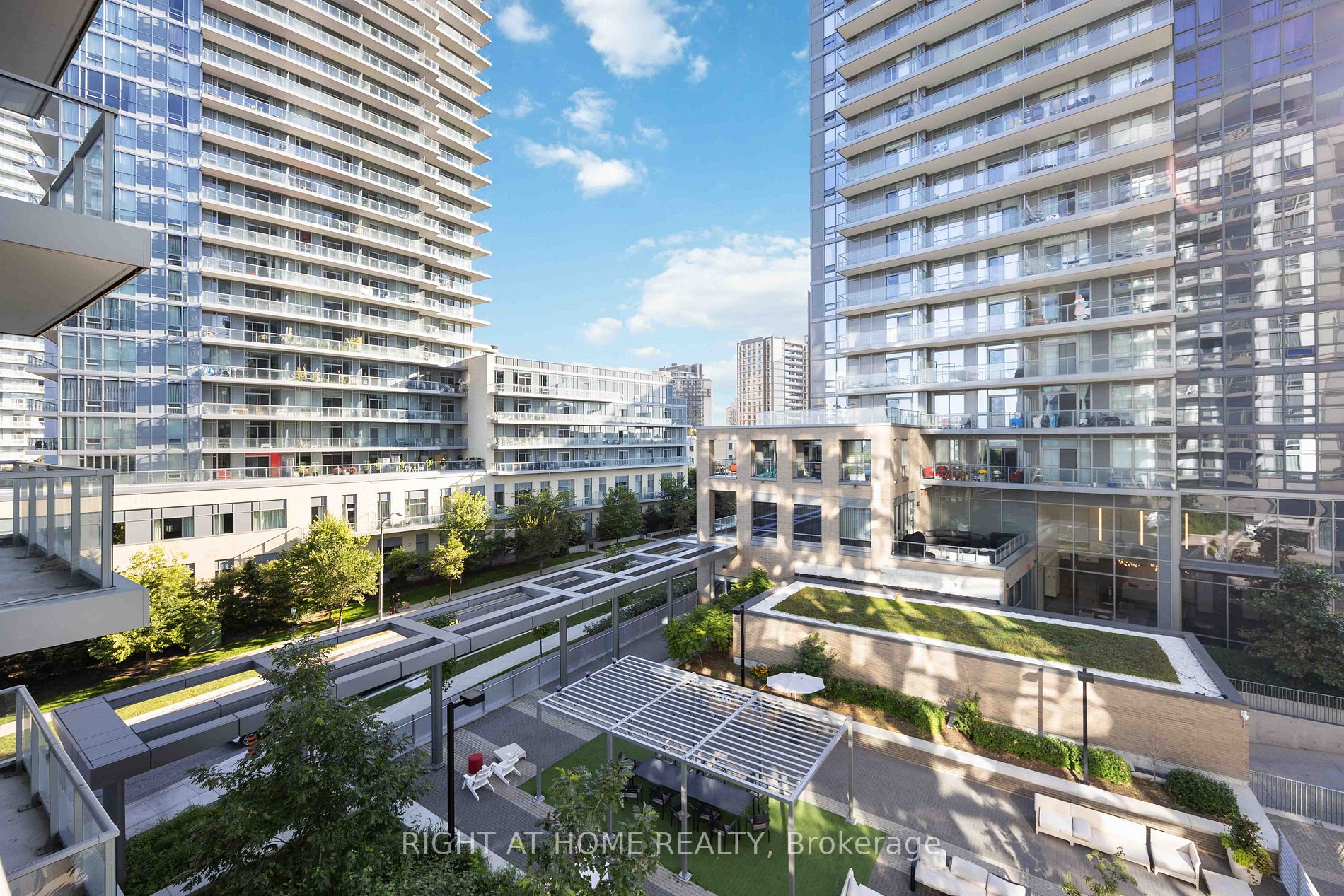52 Forest Manor Rd, #406