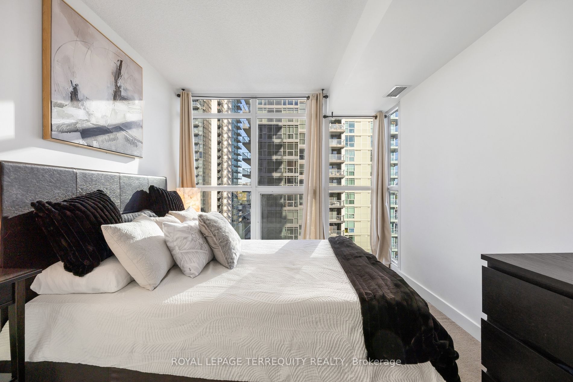 19 Singer Court, #922