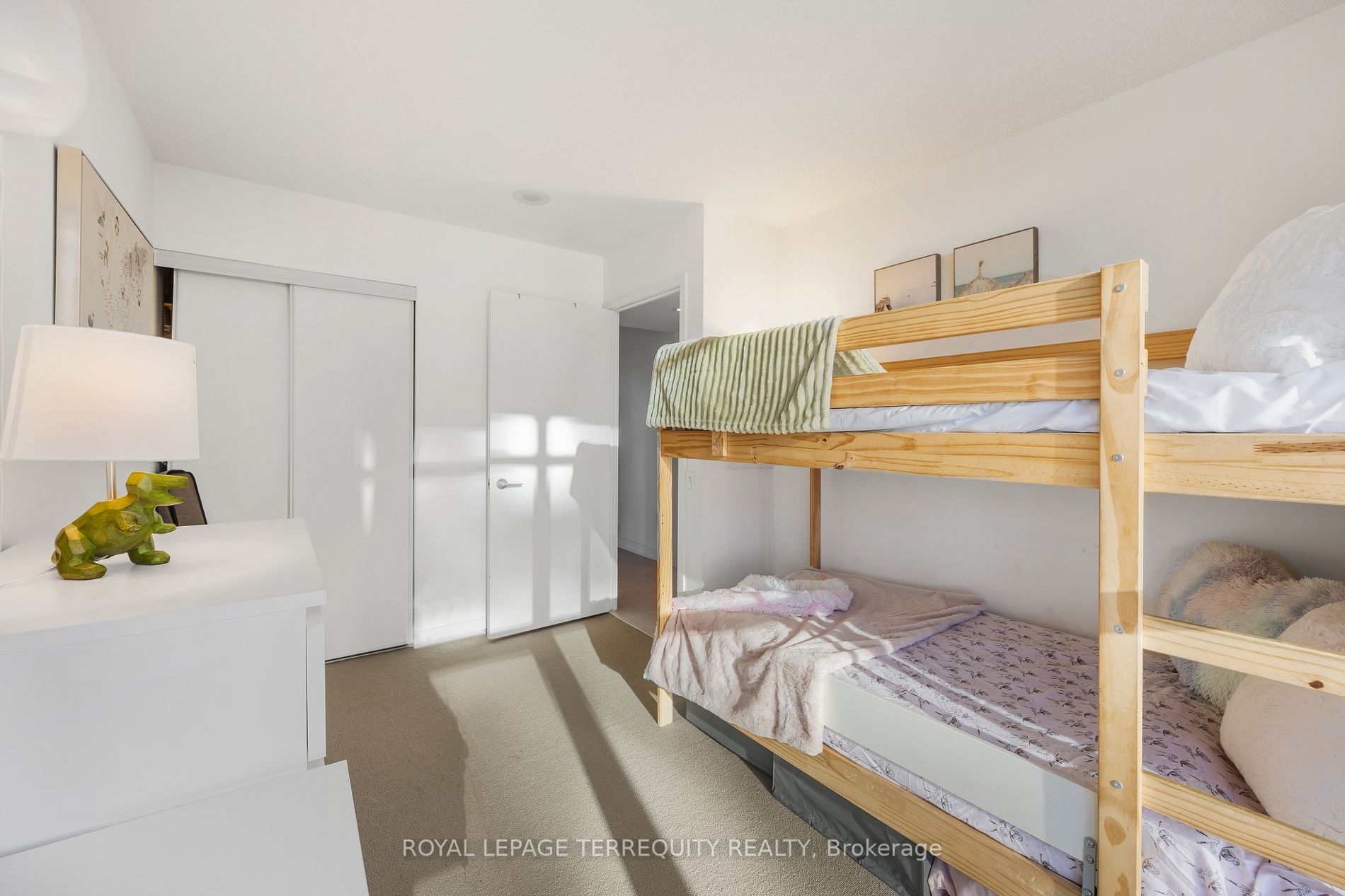 19 Singer Court, #922