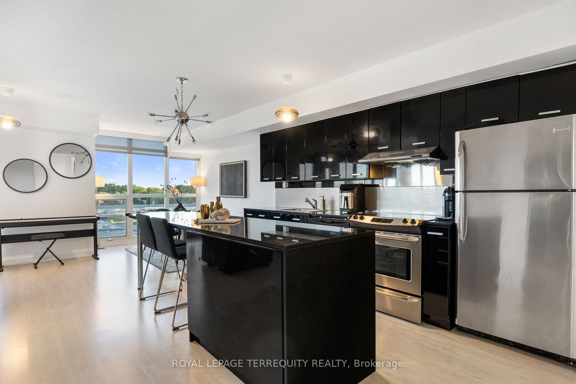 19 Singer Court, #922