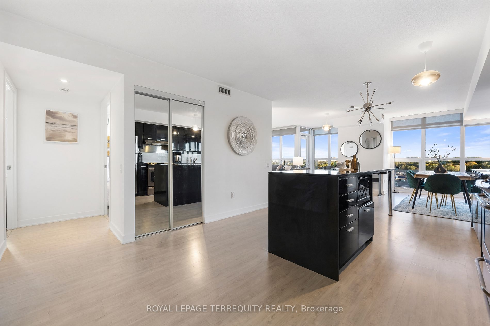 19 Singer Court, #922