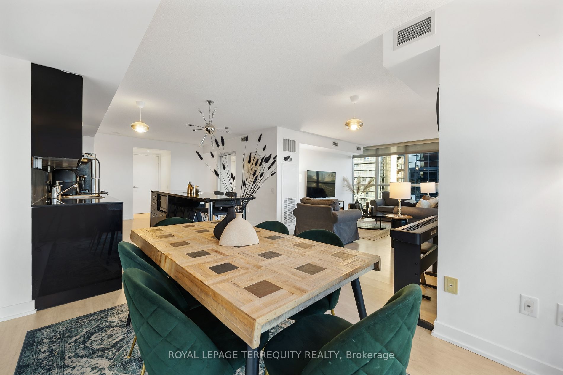 19 Singer Court, #922