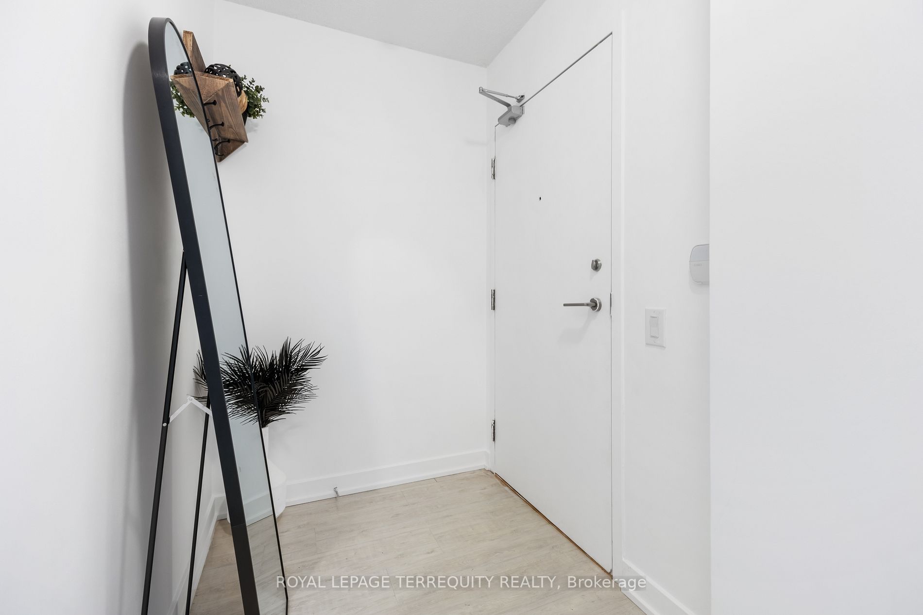 19 Singer Court, #922