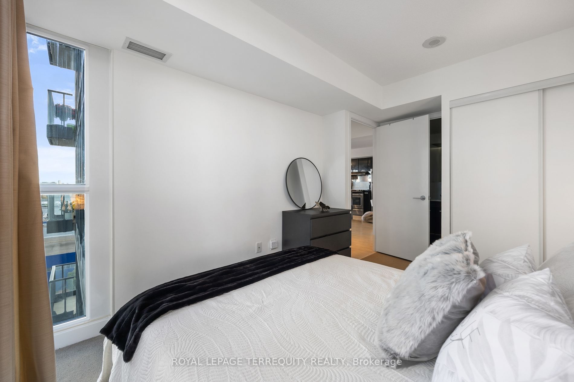 19 Singer Court, #922