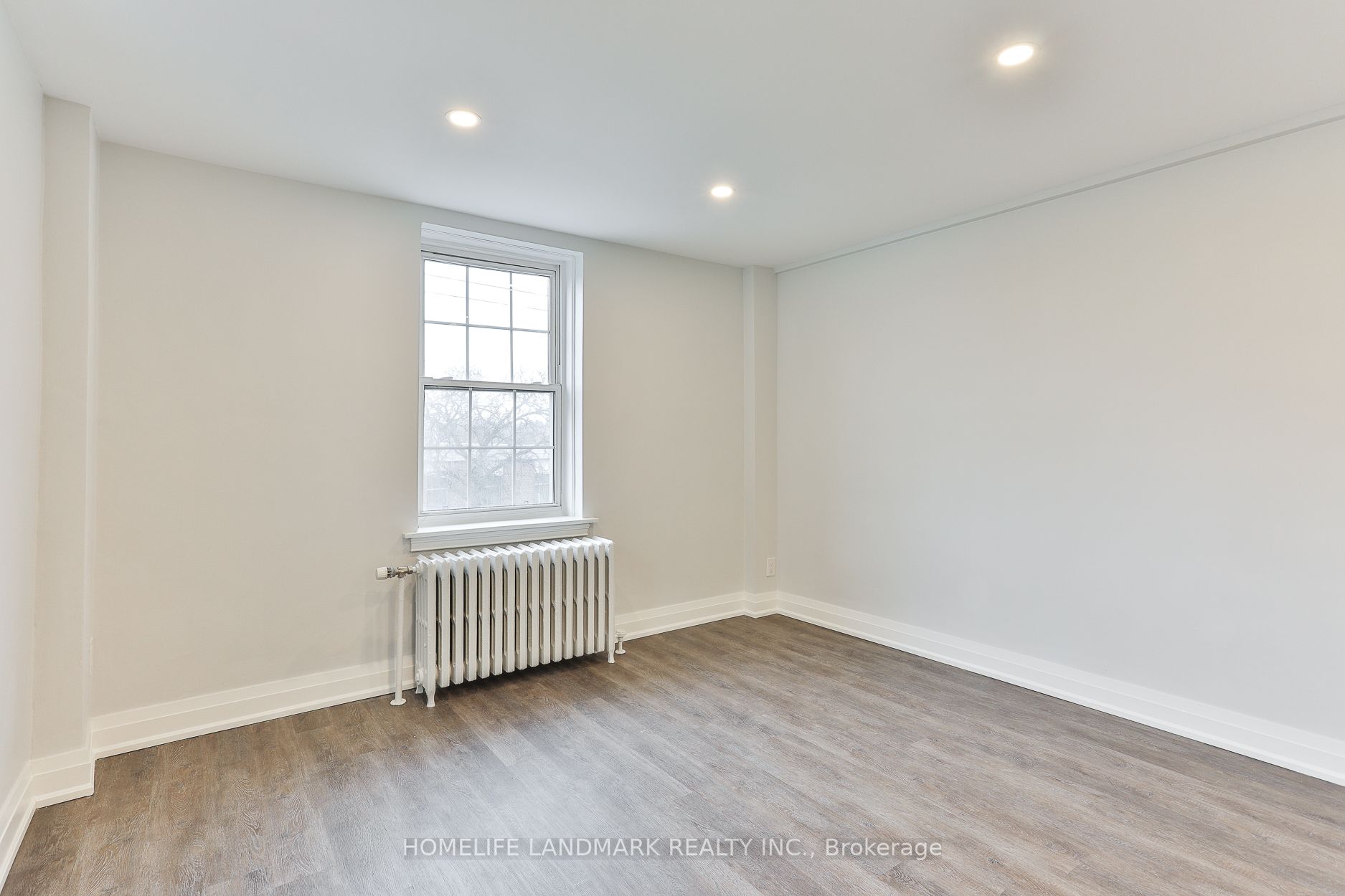 697 Eglinton Ave W, #402