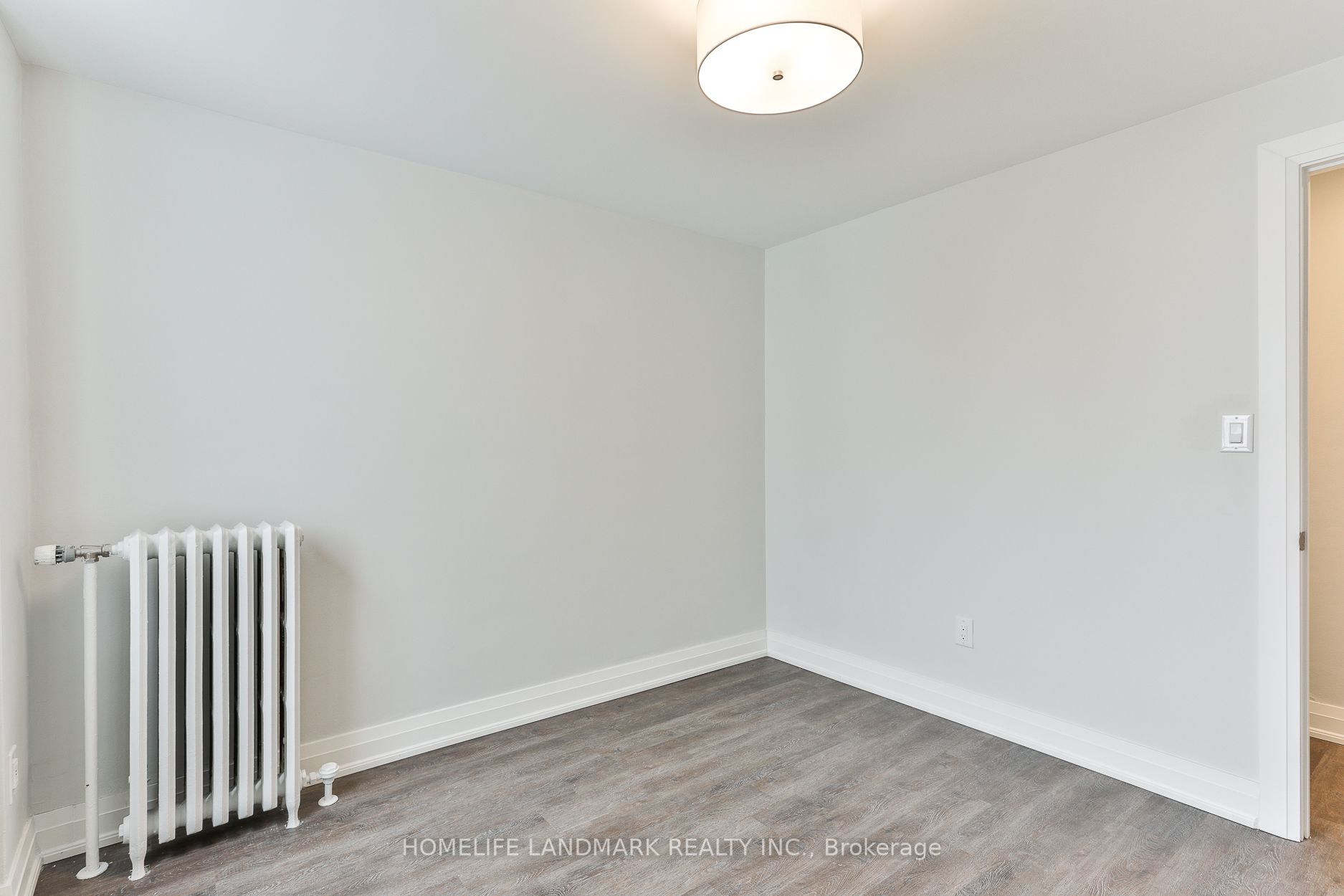 697 Eglinton Ave W, #402