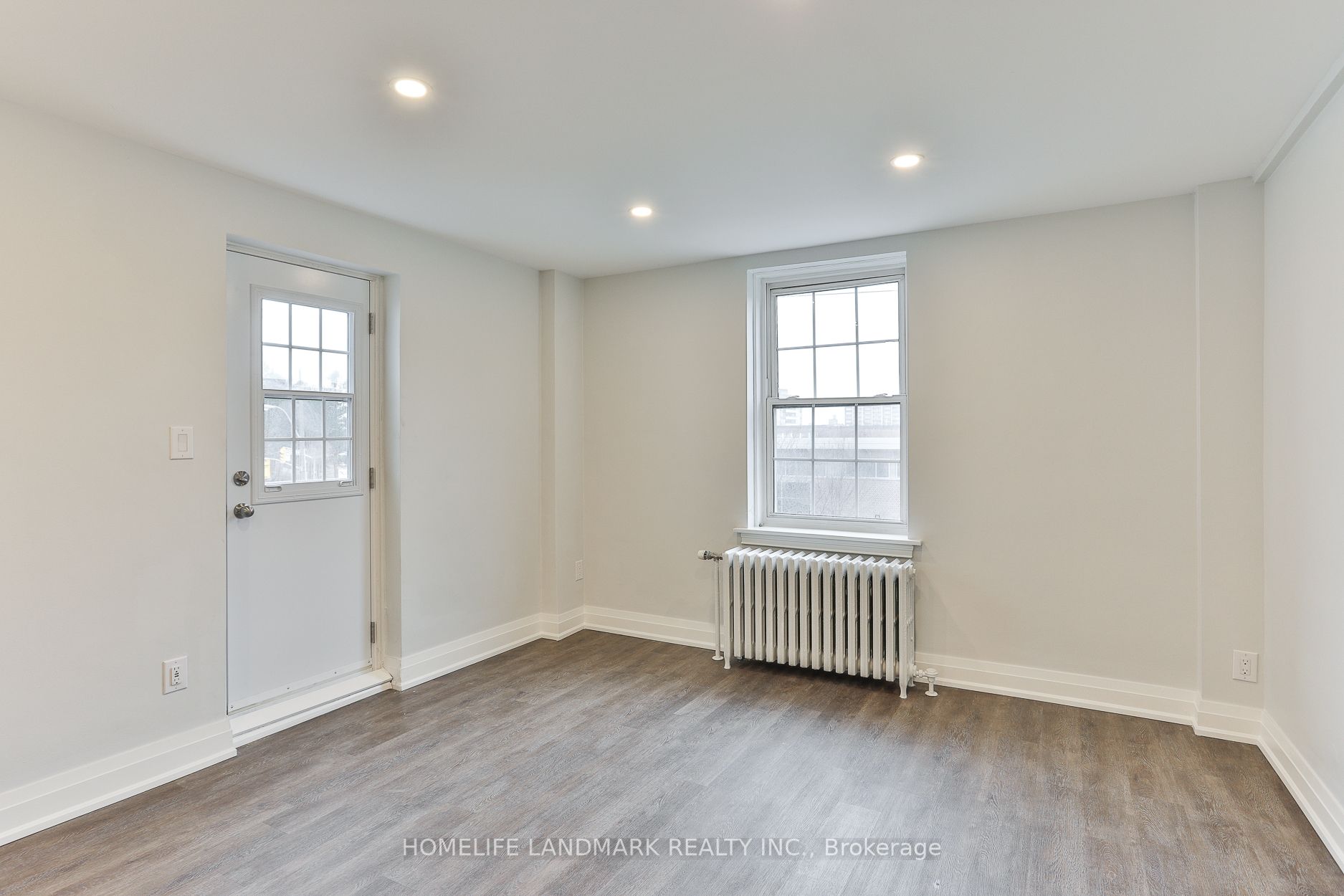 697 Eglinton Ave W, #402