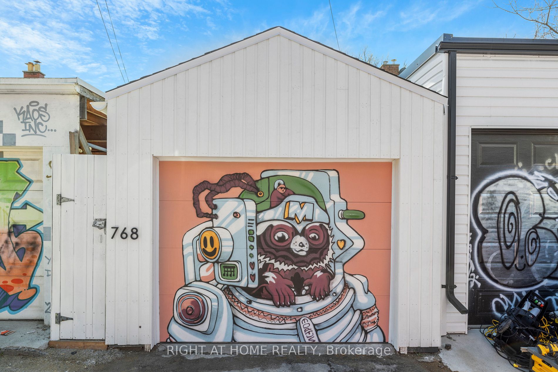 768 Richmond St W