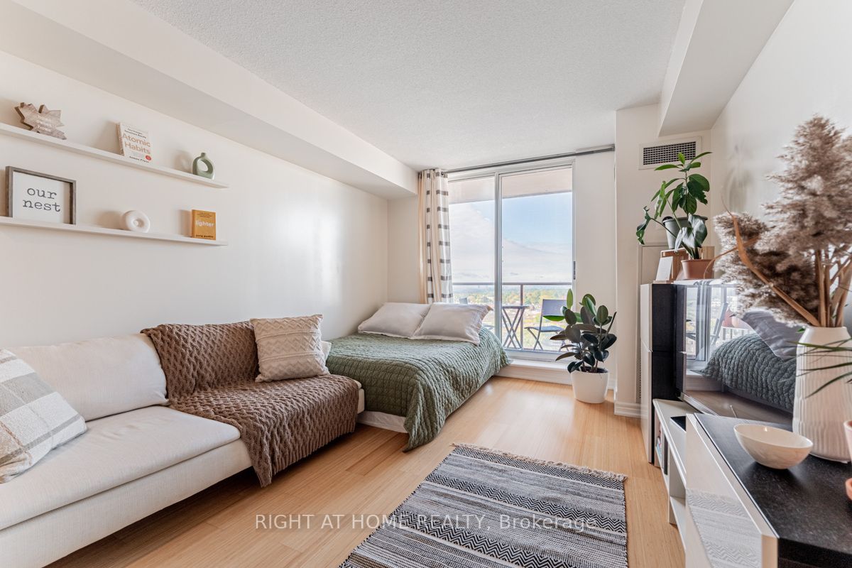 1369 Bloor St W, #1410