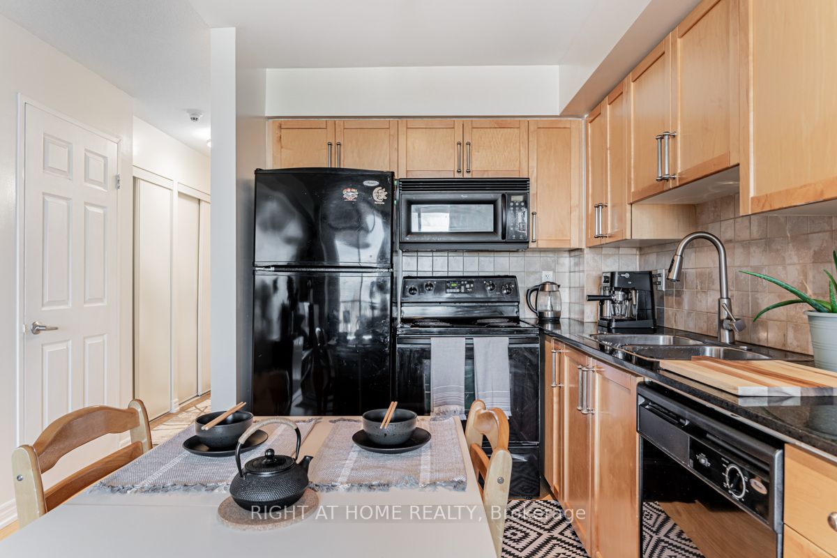 1369 Bloor St W, #1410