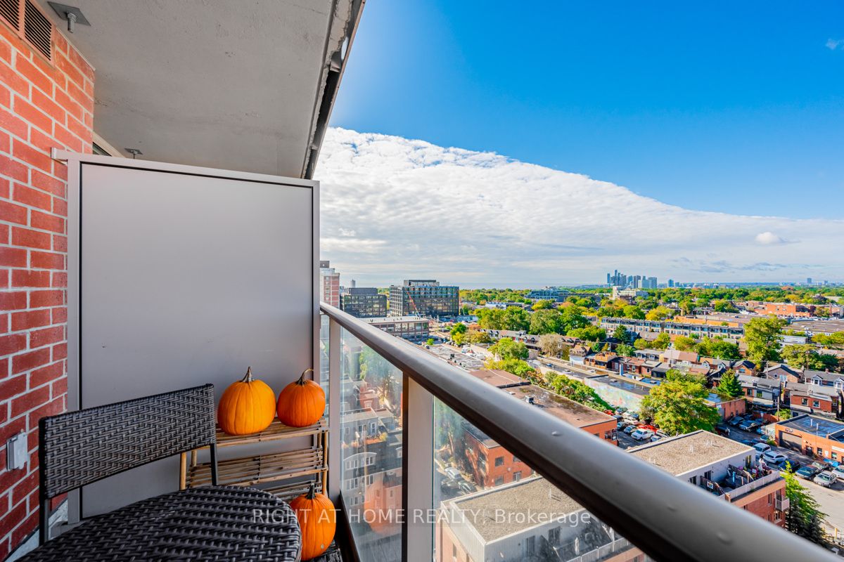 1369 Bloor St W, #1410