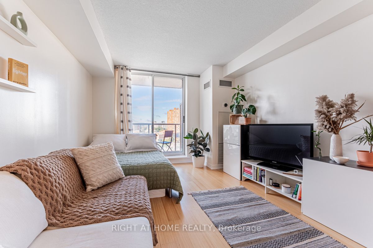 1369 Bloor St W, #1410