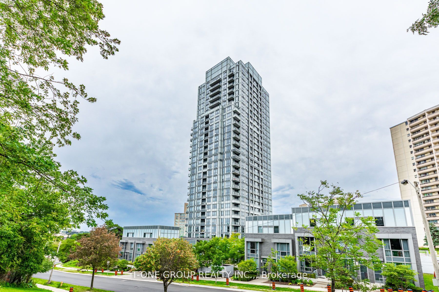 18 Graydon Hall Dr, #1103