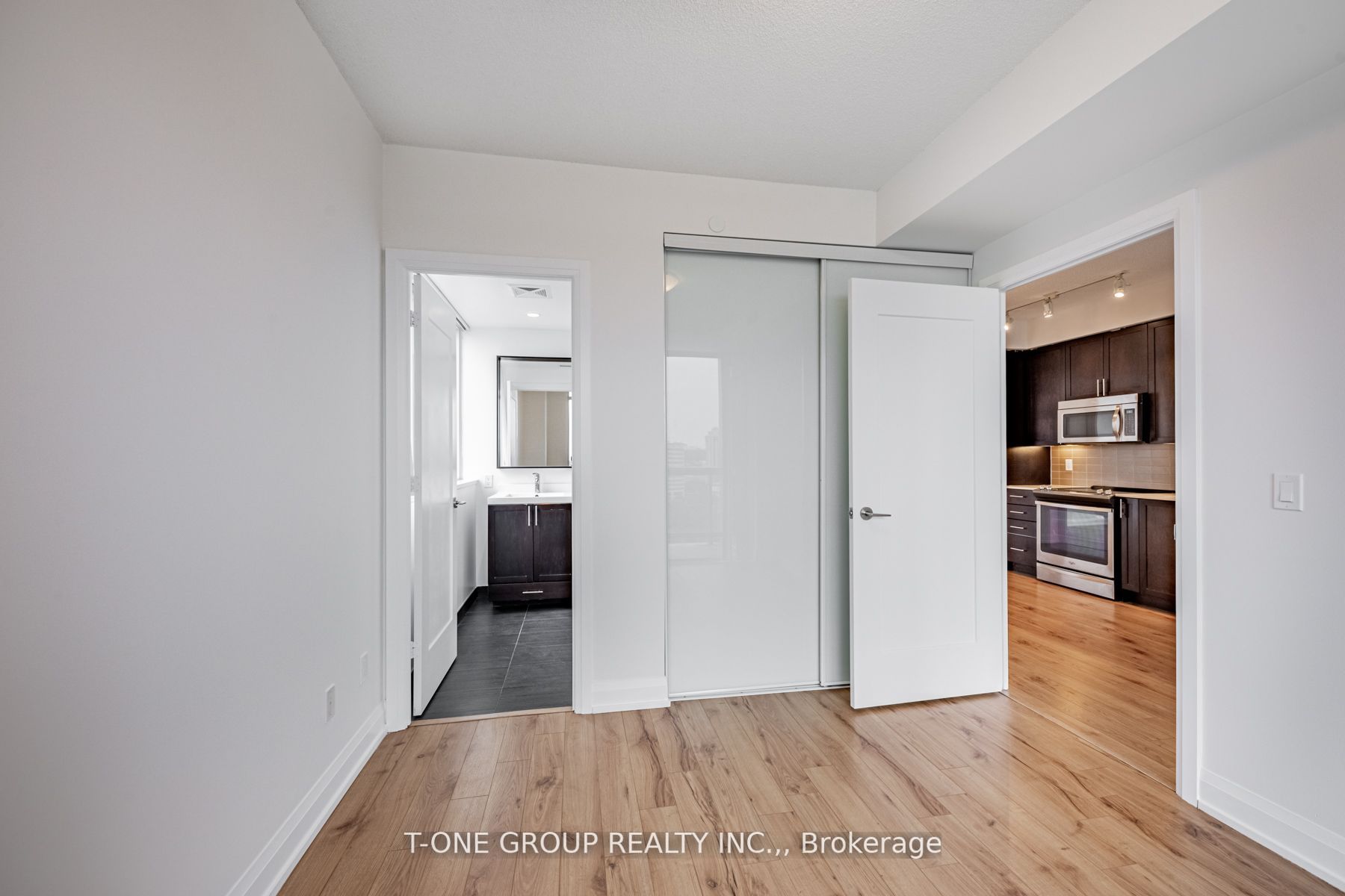 18 Graydon Hall Dr, #1103
