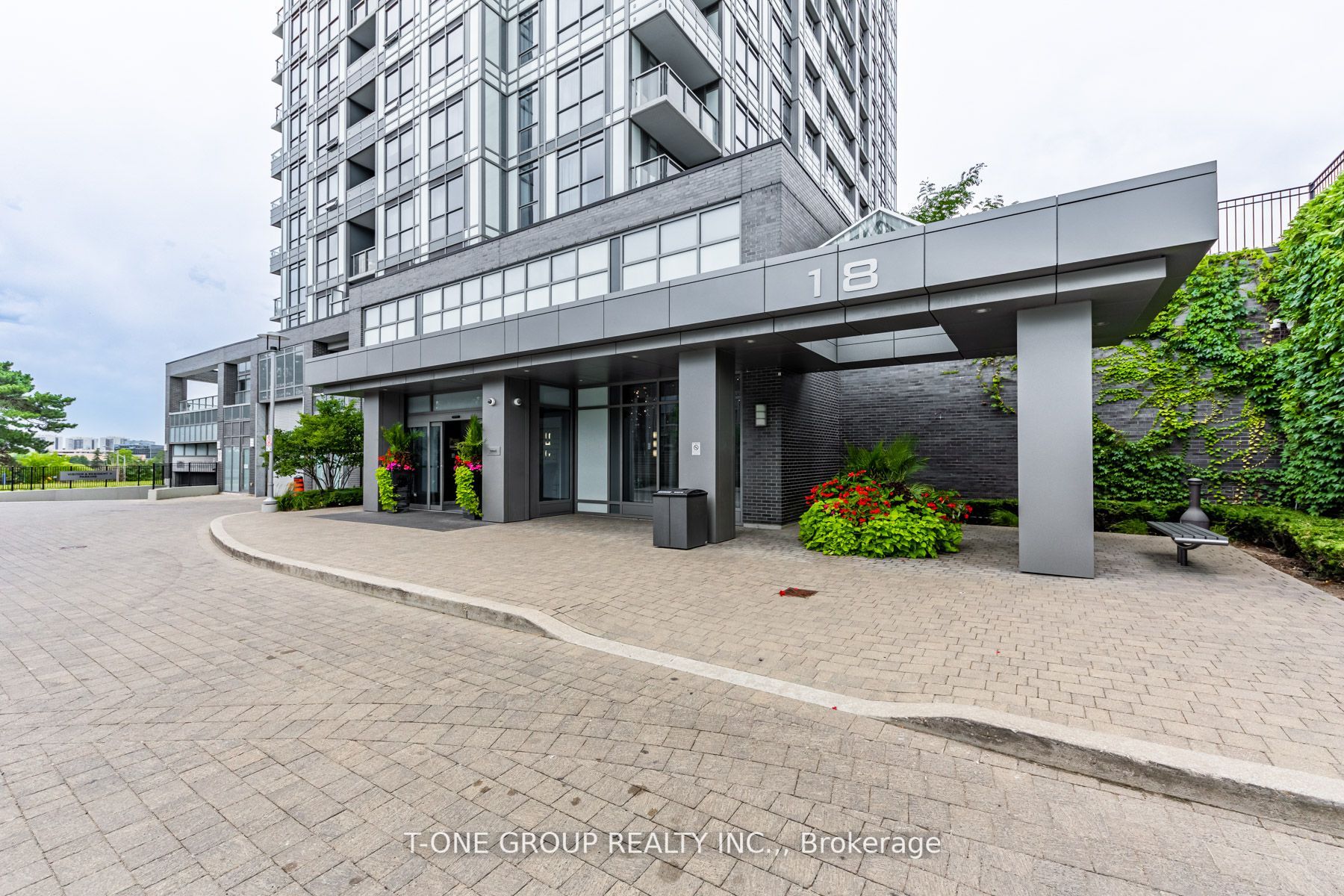 18 Graydon Hall Dr, #1103