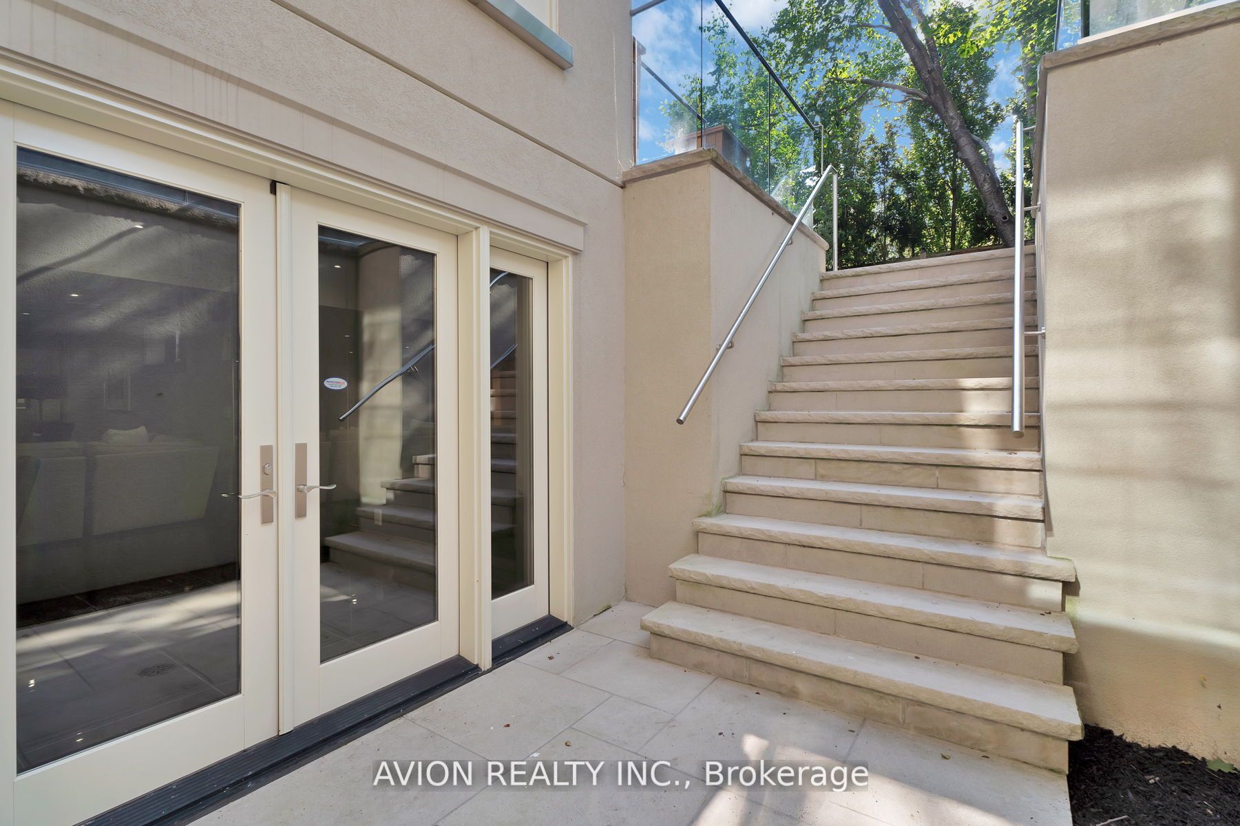 18 Fairmeadow Ave