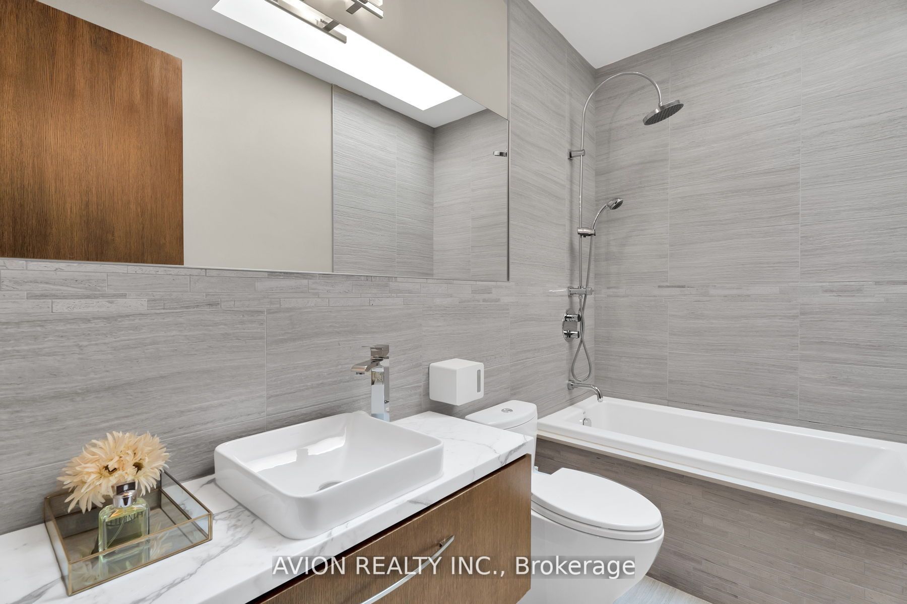 18 Fairmeadow Ave