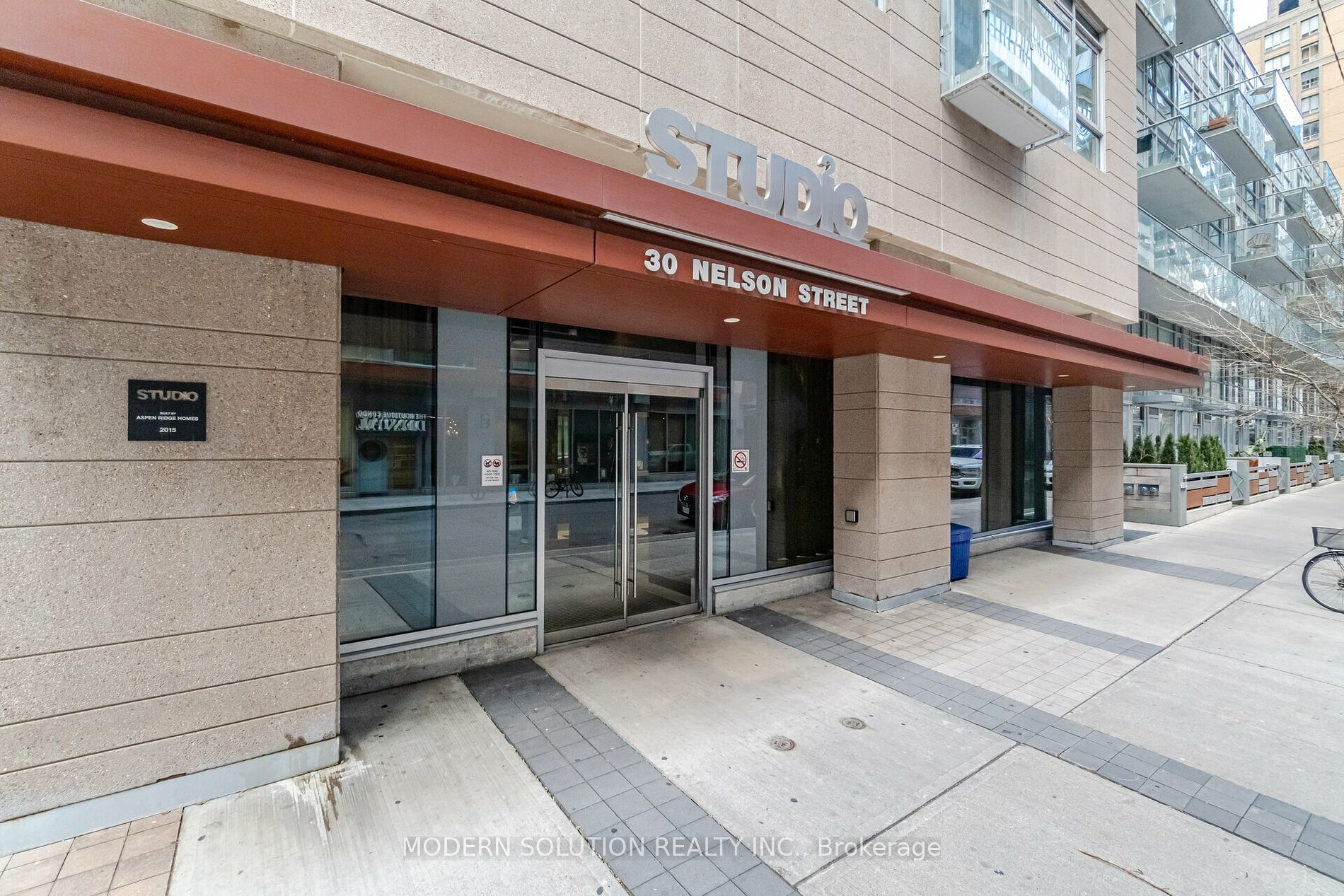 30 Nelson St, #410