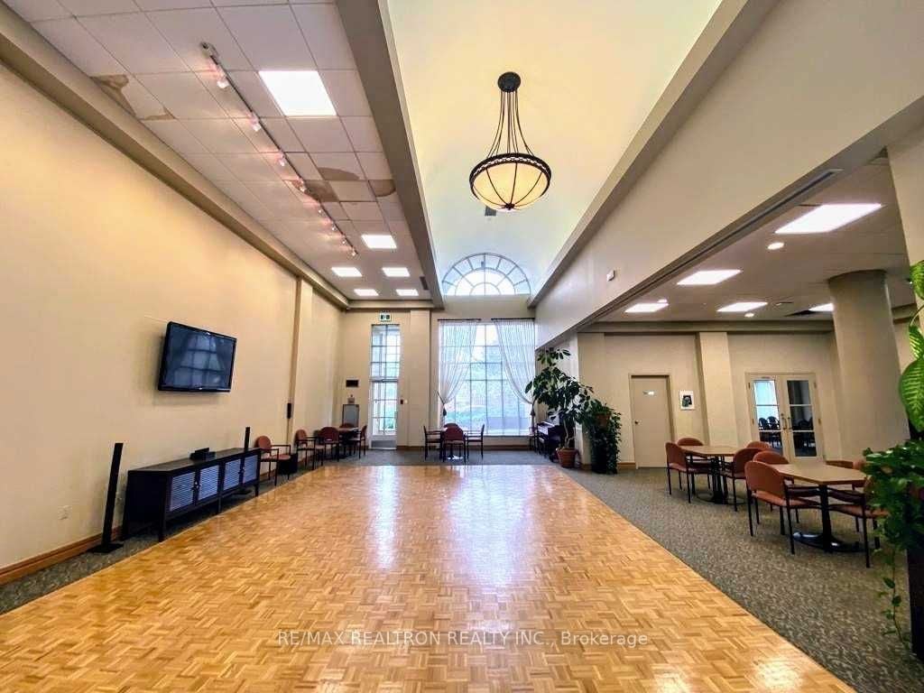 11 Thorncliffe Park Dr, #313